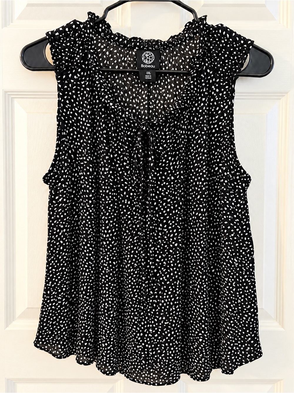Bobeau 1X Black & White Print Sleeveless Blouse Tie Neck Top Plus Size